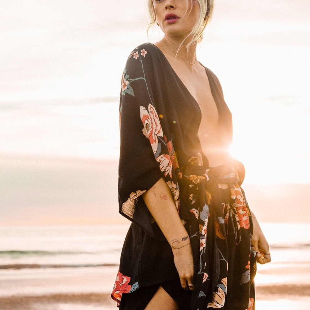 🌴🌼BILLABONG- MOON DREAM Kimono🌼 - Picture 3 of 8